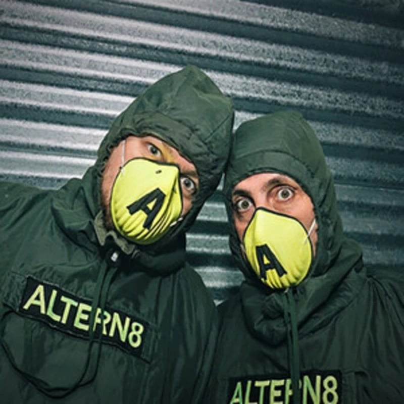 Altern 8
